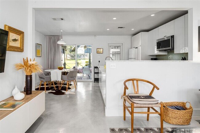 Foto del edificio - 4620 Englewood Dr