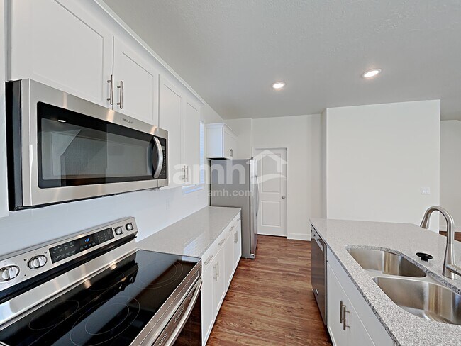 Foto del edificio - 6092 W South Jordan Pky