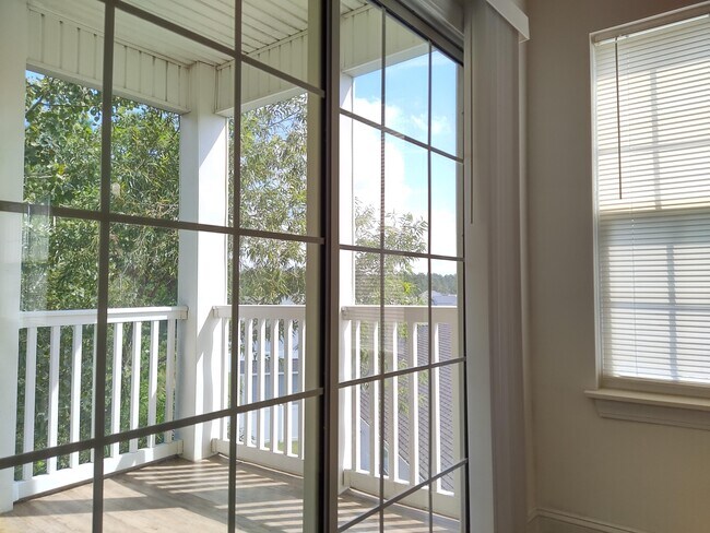 Foto del edificio - 119 Fountain Pointe Ln