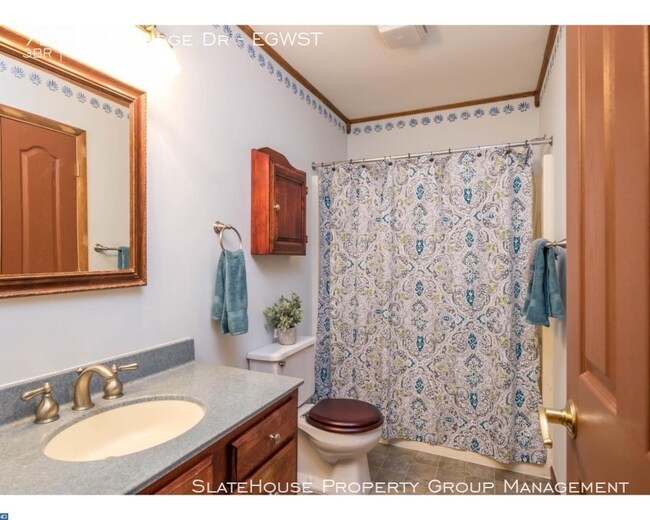 Foto del edificio - 727 Hawk Ridge Dr