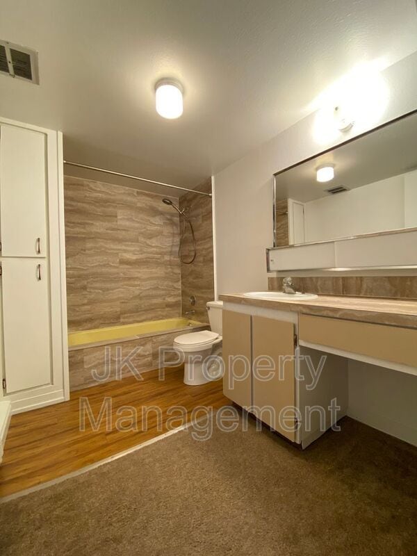 Building Photo - 1401-142B 2b St S