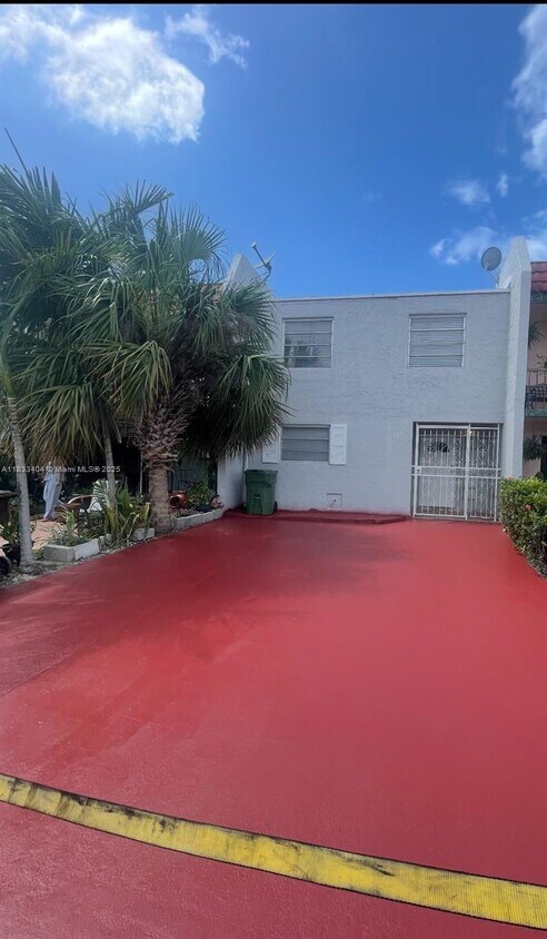 Foto principal - 921 W 80th Pl