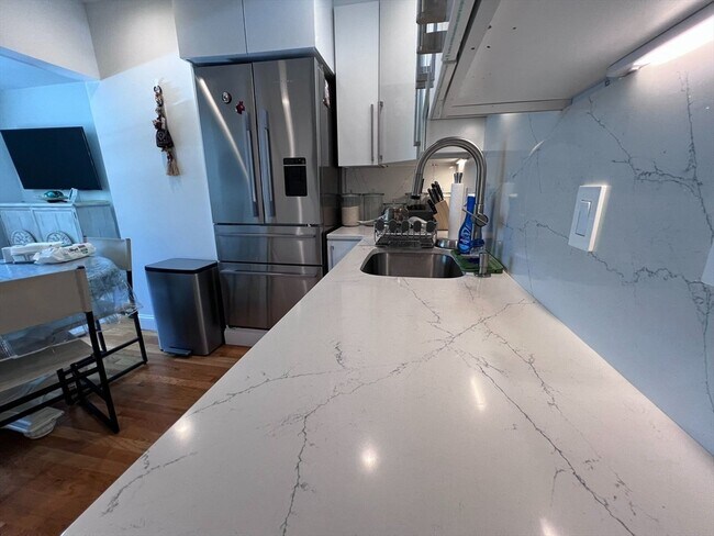 Foto del edificio - 98 E Border Rd