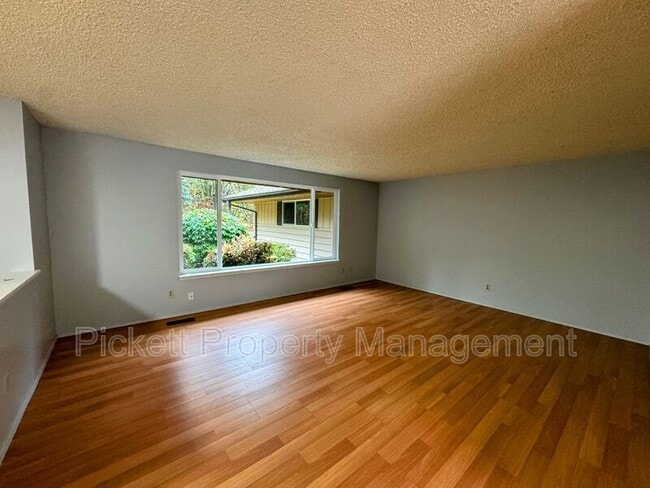 Building Photo - 3100 Armstrong Ln NE