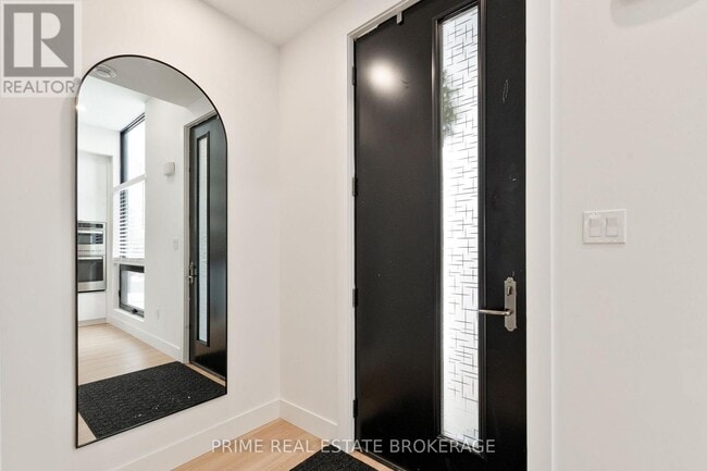 Building Photo - 417 Base Line Rd E