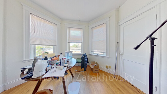 Building Photo - 42 Strathmore Rd