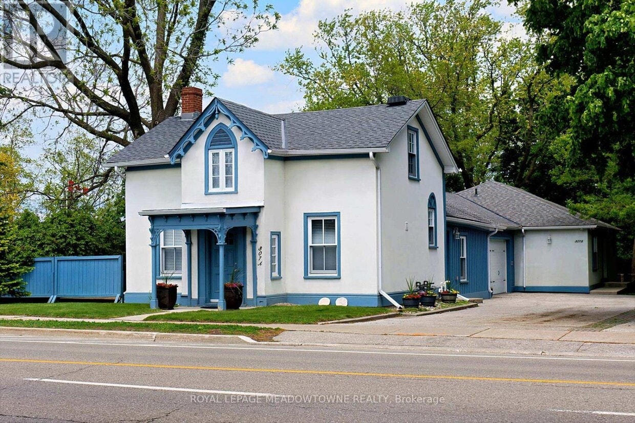 Primary Photo - 307 Queen St S