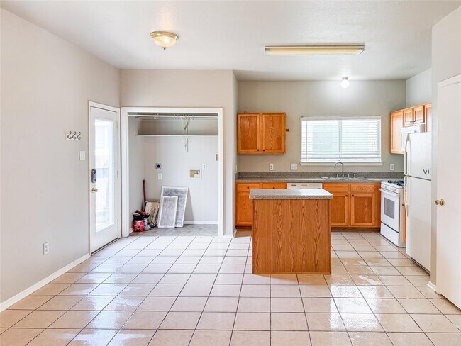 Foto del edificio - 6406 Provident Green Dr