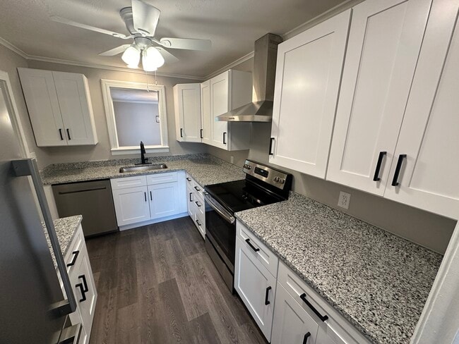 Building Photo - 5574 US Highway 60 W