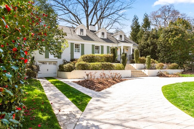 Building Photo - Stunning Irving Park 4 bedroom, 4 bathroom...