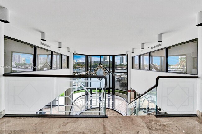 Foto del edificio - 300 Three Islands Boulevard