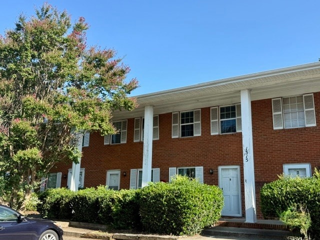 Building Photo - 1315 W Meadowview Rd