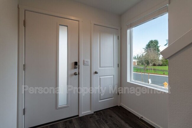 Building Photo - 11910 NE 68th Ave