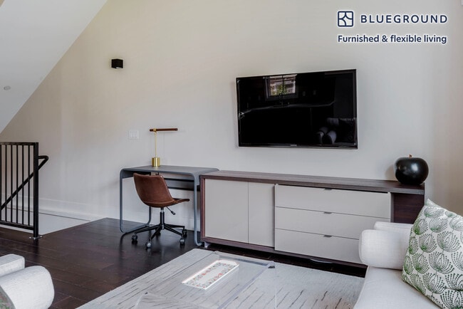 Building Photo - 1225 Floribunda Ave