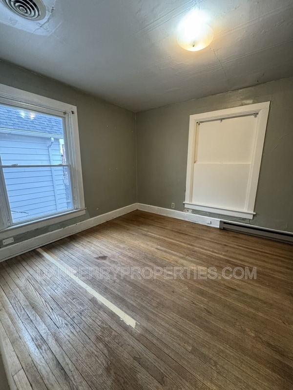 Foto del edificio - 915 N Main St