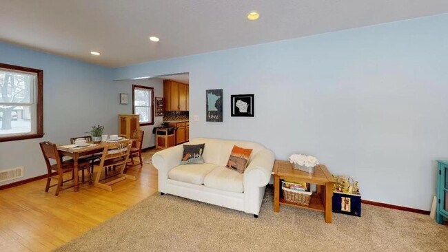 Building Photo - 1515 3rd Ave NE