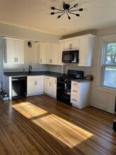 Building Photo - 914 Montrose Ave