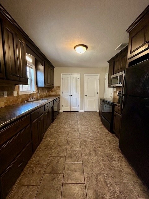 Foto del edificio - 1475 San Bernardino Way