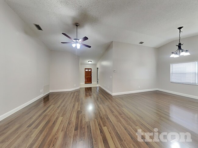 Foto del edificio - 1115 Hardwood Dr