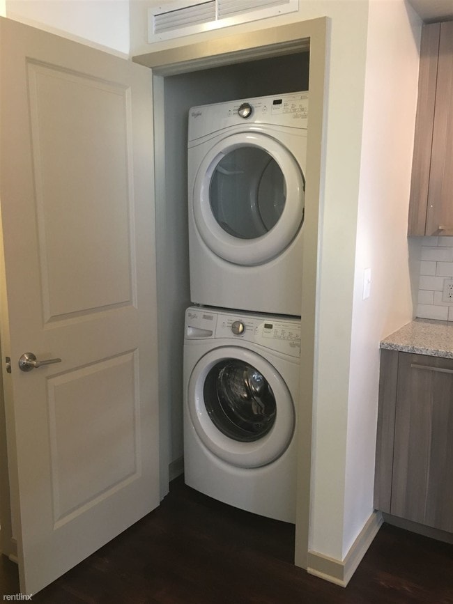 Building Photo - 2 br, 2 bath  - ZRS-POMP