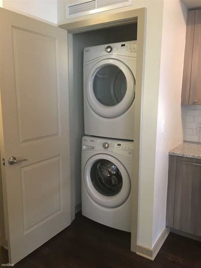 Foto del edificio - 2 br, 2 bath  - ZRS-POMP