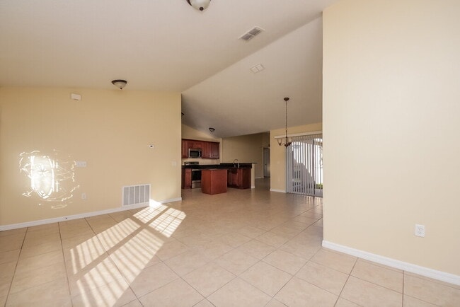 Building Photo - 905 Derbyshire Dr
