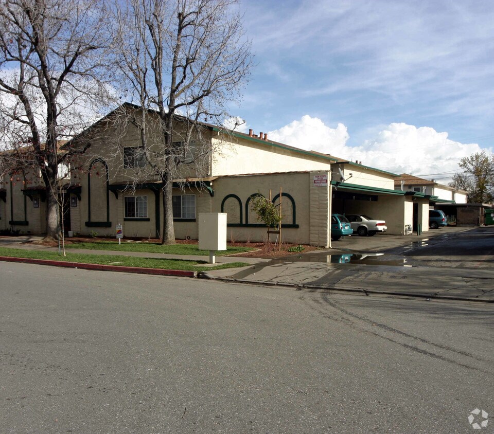 Foto del edificio - 682-684 Richmond Ave