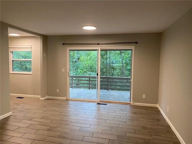 Building Photo - 10 Evesham Ln