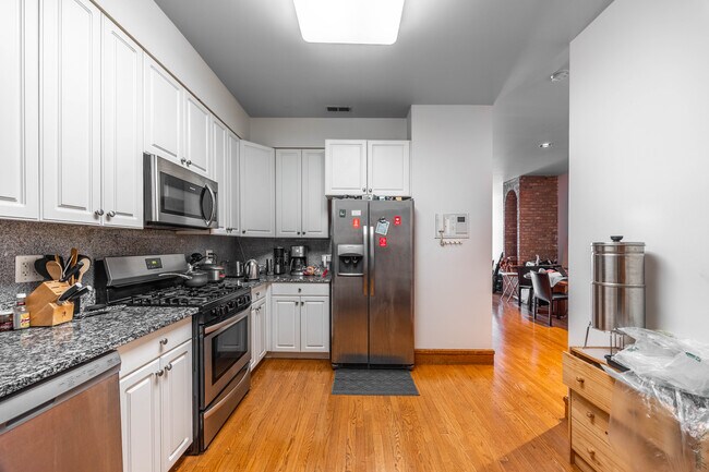 Foto del edificio - 1162 W Grand Ave