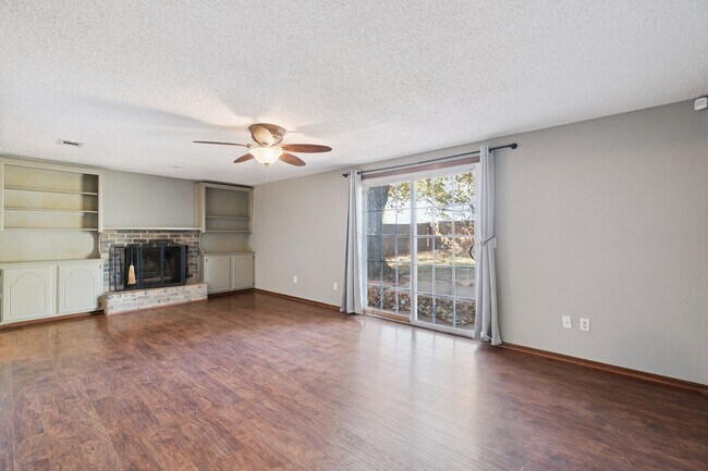 Foto del edificio - 1205 Swan Lake Rd