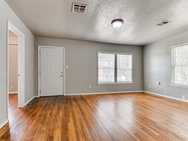 Foto del edificio - 423 E Duffy St