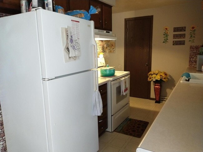 Building Photo - 210 Deschane Pl