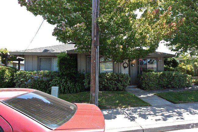 Building Photo - 1026 1st St W