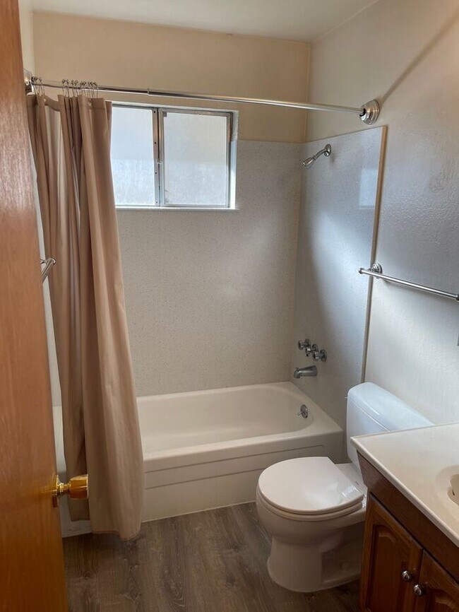 Foto del edificio - 2 bedroom 1 bath unit in Castro Valley