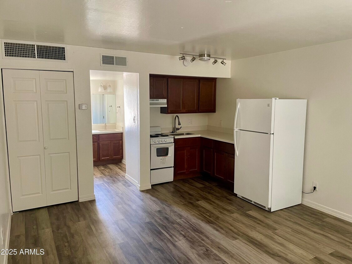Foto principal - 2301 N 28th St