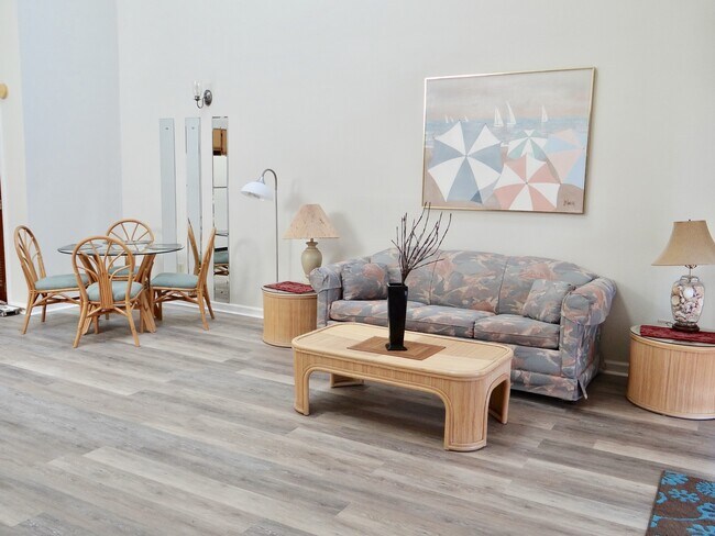 Foto del edificio - Large Efficiency Apartment with amenities in Surfside Beach