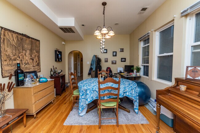 Foto del edificio - 1431 N Fairfield Ave
