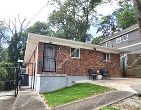 Building Photo - 2762 Palm Dr