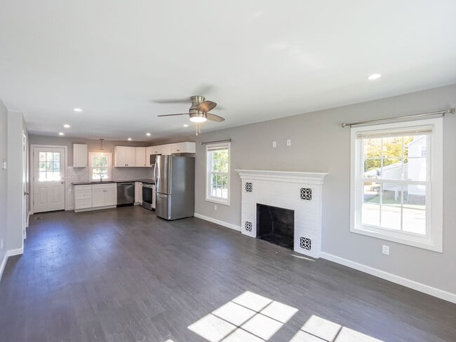 Building Photo - 159 Dunham St