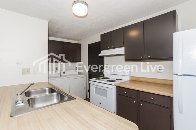 Foto del edificio - 7665 Pomeranian Dr