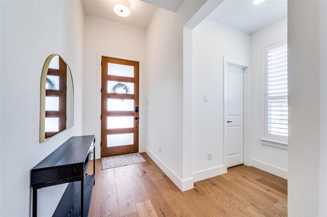 Building Photo - 8433 Colburn