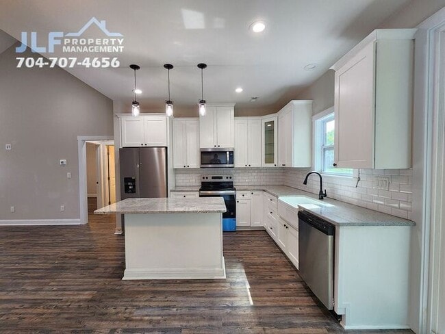 Building Photo - Charming 3 Bed/2 Bath Ranch in Kings Mount...