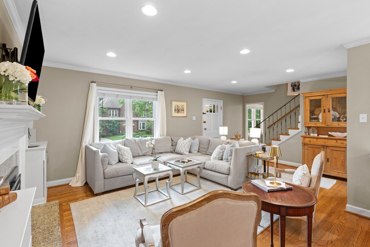 Foto principal - 7254 Cornell Ave