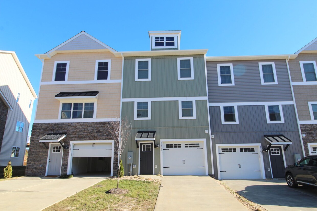 Foto principal - Brand-New Townhome for Rent – Available Now