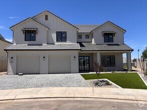 Building Photo - 2911 E Yavin Wy