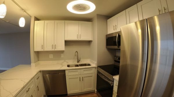 Building Photo - 4343 N Clarendon Ave