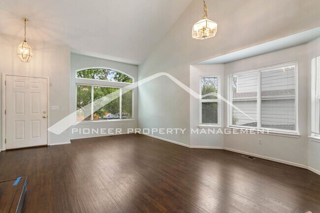 Foto del edificio - Beautiful Large Home with Central A/C and ...