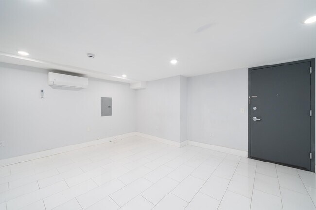 Foto del edificio - 933A Summit Ave