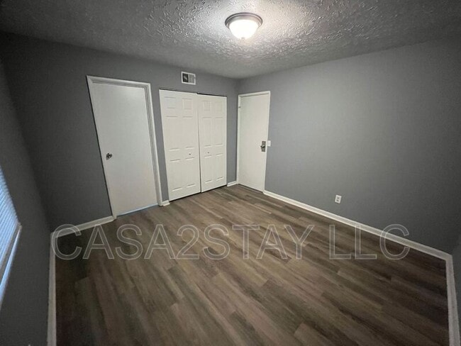 Building Photo - 371 Redmar Blvd