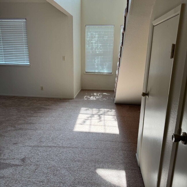 Building Photo - Stonegate living